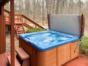 2-BR Charming Hillside Retreat with Hot Tub - Image 3