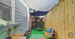 Little Blue Bungalow - Image 4