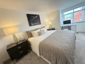 Convenient & Cozy Home- 2 Mins Walk to Light Rail - Image 5