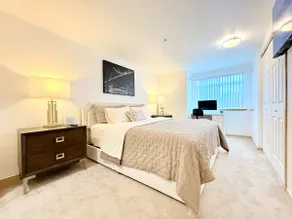 Convenient & Cozy Home- 2 Mins Walk to Light Rail - Image 4