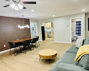 4BR + 6 Beds | Sleeps 8 | Fenced Yard + Arcade - Image 4