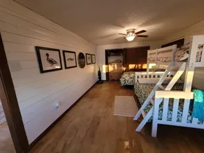 Lakeside Retreat - Image 5