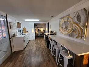 Lakeside Retreat - Image 4