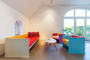 Monument with designer furnishings - Image 3