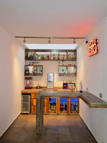 Contemporary house steps from Galerías and Averanda - Image 4