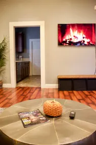Stylish downtown 3 bedroom 2bath - Image 3