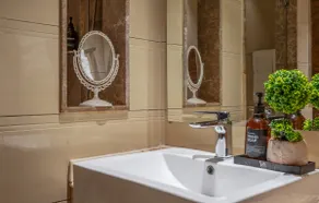 Luxury 2BR retreat|5 mins from Dxb airport & metro - Image 5