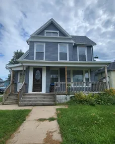 Spacious 1br duplex by Coe Collage - Image 5