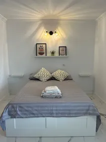 Bright modern loft with pool - Image 3
