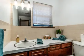 Lone Star Oasis~3BR/1.5BA~Garage~Peace & Quiet! - Image 5