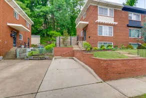 Arlington Townhome w/ Furnished Patio! - Image 5