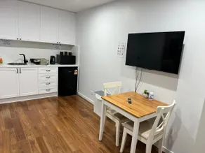 Tulip Modern Studio: Minutes from CBD & Airport - Image 4