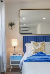 Luxurious 2BR|Free Parking|Full Kitchen - Image 2