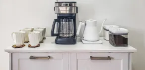 Luxurious 2BR|Free Parking|Full Kitchen - Image 5