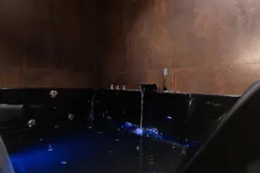 Black Room Suite and SPA - Image 2