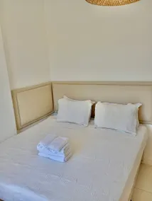 Chic-2br2Bath-Ac-Garage-LagoaSubway-NearCopacabana - Image 2