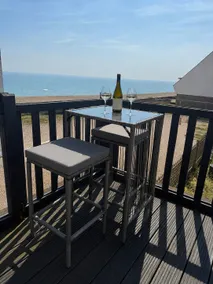 Beachfront Apartment | Sea Views & Near Eurotunnel - Image 2