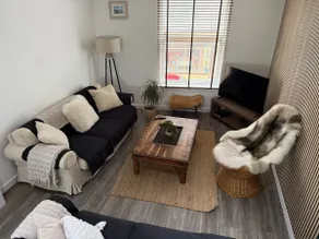 Beachfront Apartment | Sea Views & Near Eurotunnel - Image 4