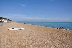 Beachfront Apartment | Sea Views & Near Eurotunnel - Image 3