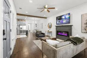 Oak Lawn Heights | 1BR Duplex L W/Office - Image 2