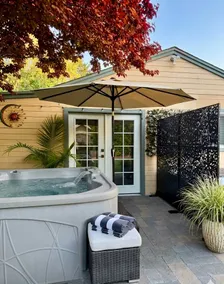Very Demure, Very Cozy, 2 bd guest home w/ hot tub - Image 2
