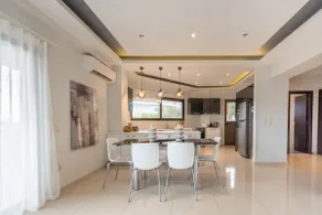 Amazing Holiday Apt with Ocean Views - Image 4