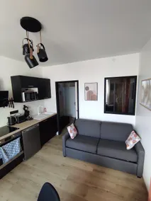 On the banks of the Loire - Image 3