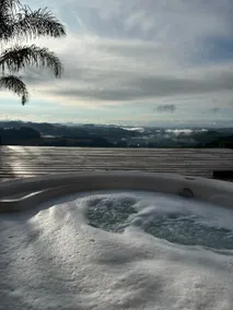 Cabin in the hills - Image 2