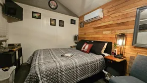Tiny House: Fiber Wi-Fi, EV Charger & Fire Pit - Image 3