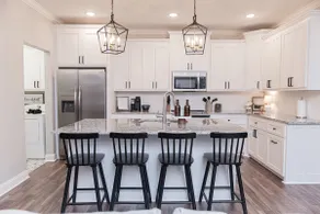 Cute&Cozy-3Beds-2bath-Sleeps6-Backyard-NearLaTech - Image 2