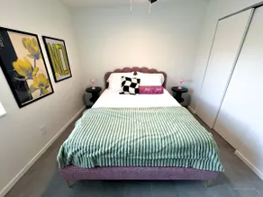 Vibrant U of A Bungalow - Image 5