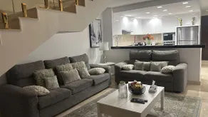 Luxurious Loft with Beach Access - Image 4