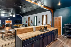 Spacious Family Entertain Retreat Cozy Sleeps 20 - Image 3