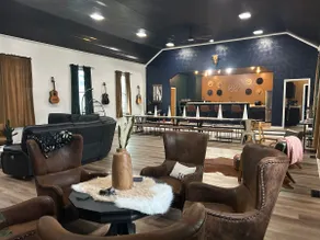 Spacious Family Entertain Retreat Cozy Sleeps 20 - Image 2