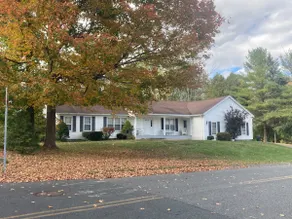 Home away from home: Minutes to Tanglewood. - Image 3