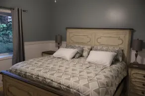 Secluded Suite Near Biltmore - Image 4