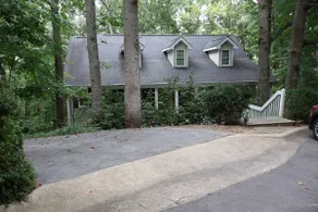Secluded Suite Near Biltmore - Image 2