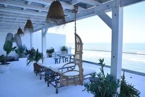 Private sea-view terrace, direct beach access - Image 3