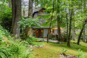 Magical Cabin near Main St Waterfalls Hikes - Image 3