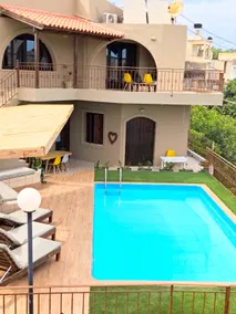 Irida Woodstone House 4 bedrooms shared pool - Image 2