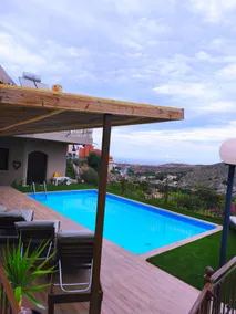 Irida Woodstone House 4 bedrooms shared pool - Image 3