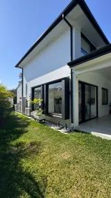 5BR Family Retreat, Mona Vale Pool, 600m Beach - Image 4