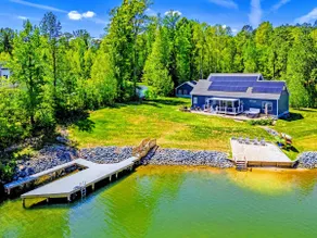 5BR Lakefront Lake Anna, Hot Tub, Pool, Beach - Image 2