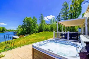 5BR Lakefront Lake Anna, Hot Tub, Pool, Beach - Image 3