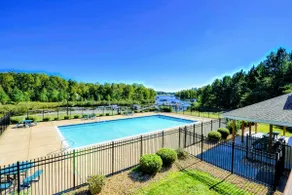 5BR Lakefront Lake Anna, Hot Tub, Pool, Beach - Image 5