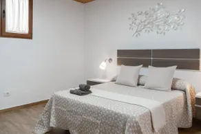 Cozy house with terrace 5 minutes from the airport - Image 2