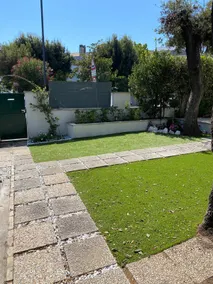 Downtown villa with garden - Image 2