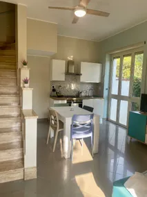 Downtown villa with garden - Image 4