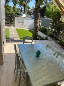 Downtown villa with garden - Image 3