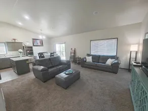Spacious Peaceful Relaxing Home - Image 4